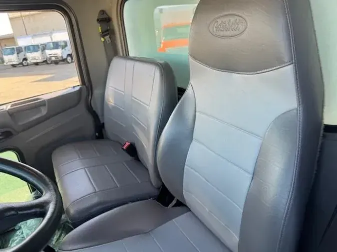 2019 Peterbilt 325
