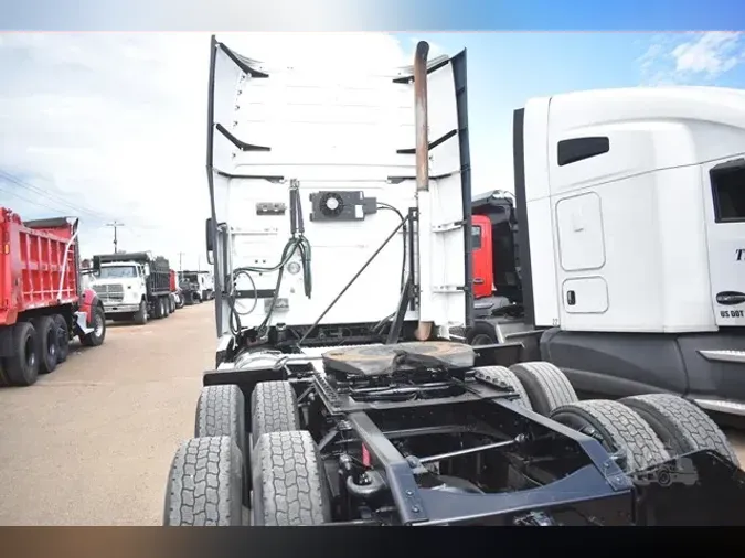 2016 VOLVO VNL64T670