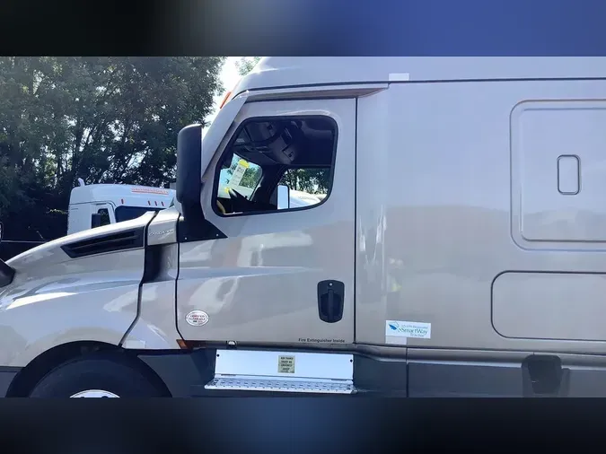 2022 Freightliner Cascadia 126
