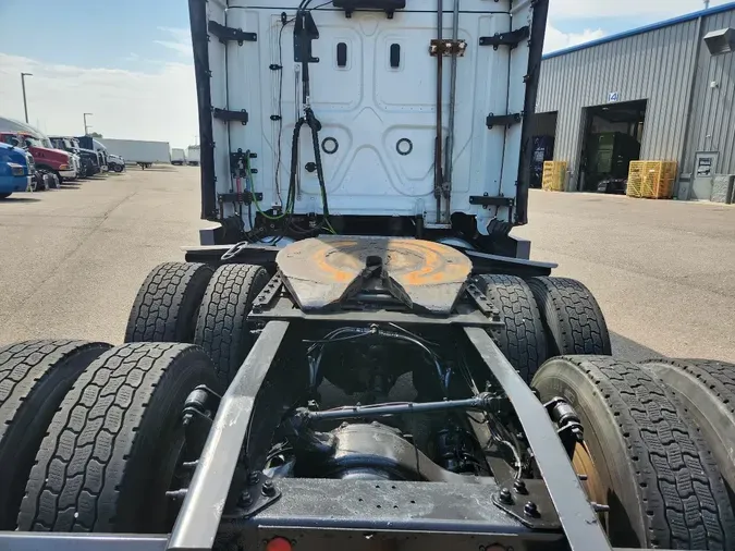 2021 FREIGHTLINER Cascadia 126