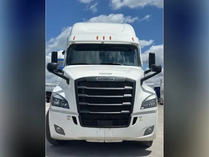 2021 FREIGHTLINER Cascadia 126