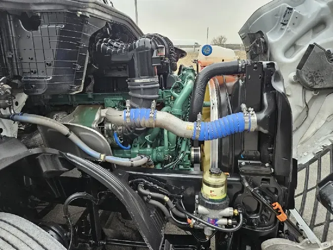 2025 VOLVO VNL64T860b0aa300db9421d77ba6279dbe863e14a