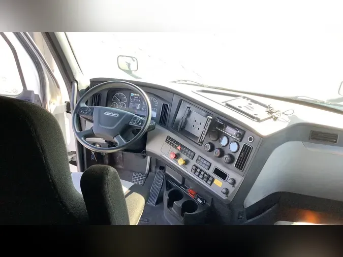 2020 Freightliner Cascadia 126