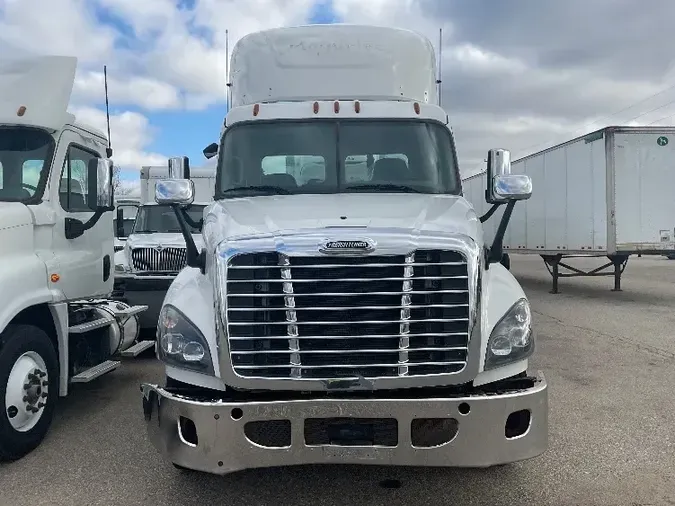 2017 Freightliner X12564ST