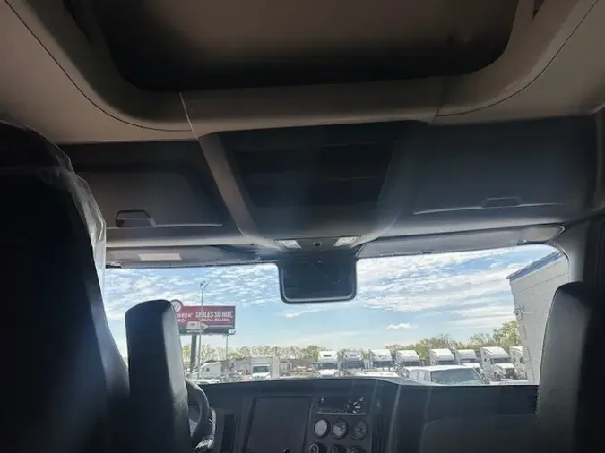 2021 FREIGHTLINER Cascadia 126