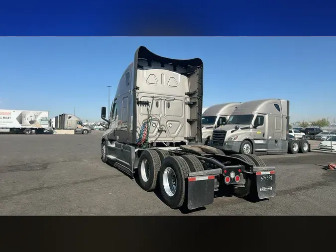 2025 Freightliner Cascadia 126b0b69f75475b3a2b6904163b1af1f3cd