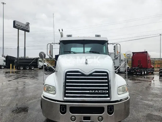 2017 MACK CXU613