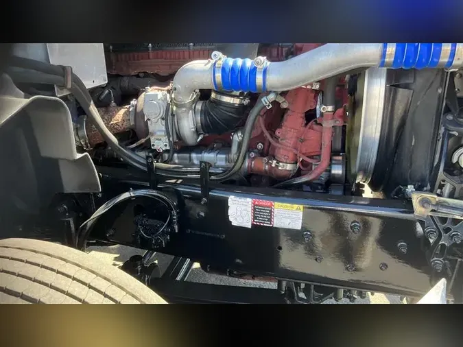 2021 MACK GR64BT