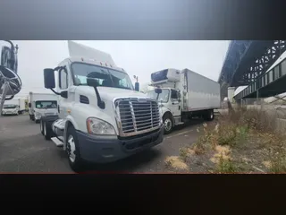 2017 FREIGHTLINER/MERCEDES CASCADIA 113