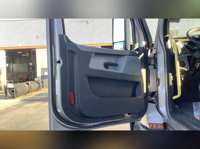 2022 Freightliner Cascadia 126