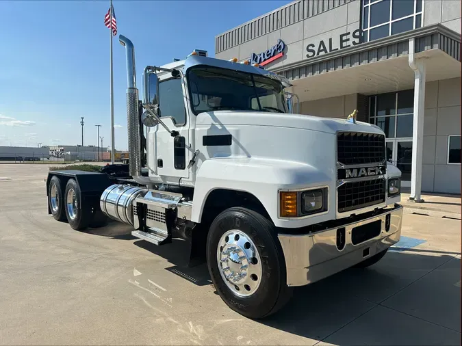 2022 MACK PI64T