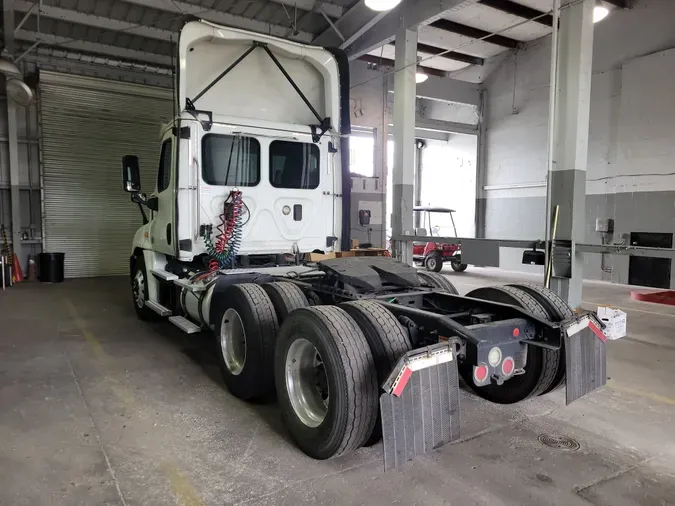 2017 FREIGHTLINER/MERCEDES CASCADIA 125