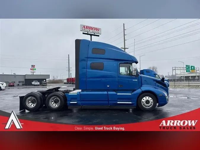 2021 VOLVO VNL760