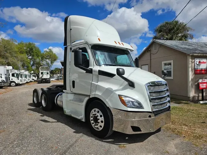 2019 FREIGHTLINER/MERCEDES NEW CASCADIA 116b0cd5c7ce320cead666828a39a310ef7