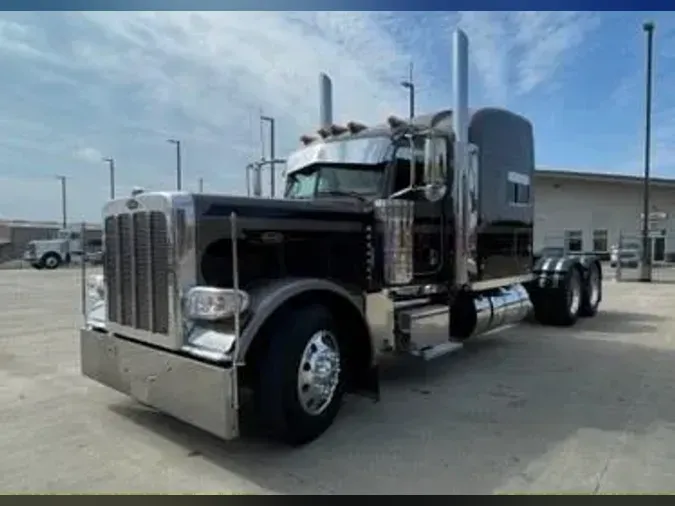 2022 Peterbilt 389