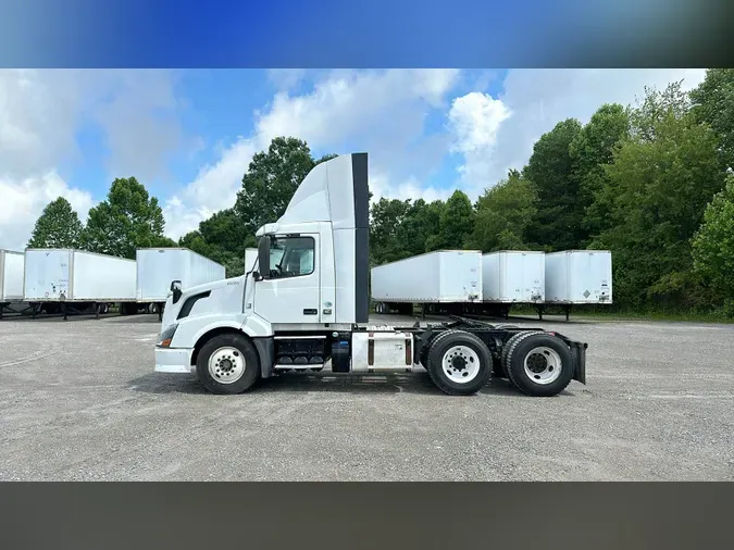 2015 Volvo VNL300