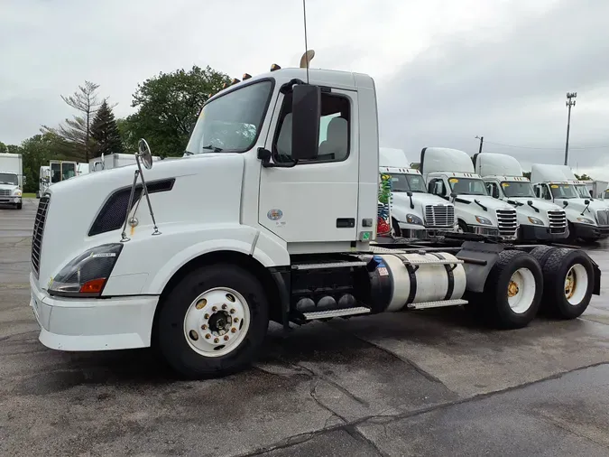 2015 VOLVO VNL64TRACTOR