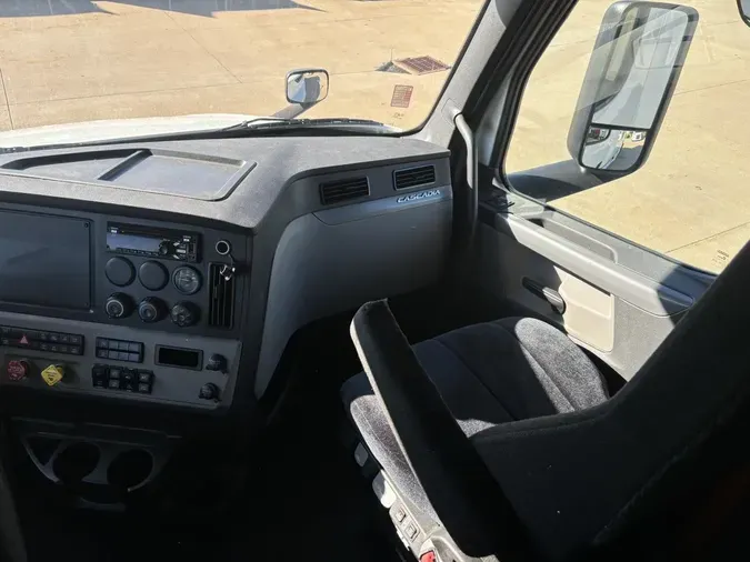 2019 Freightliner New Cascadia 126