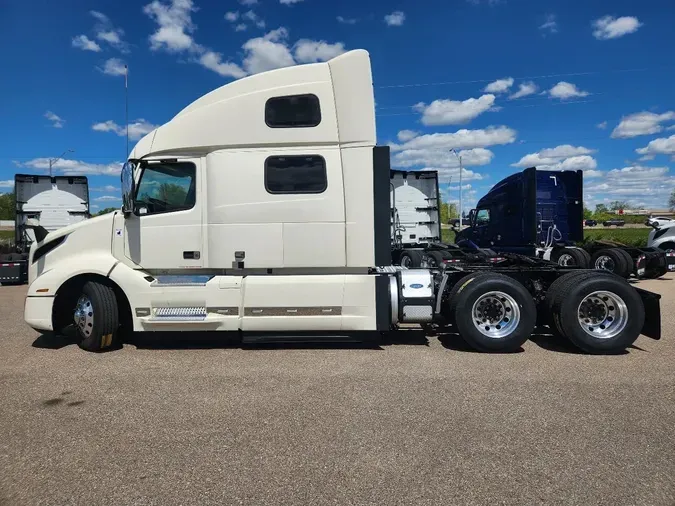 2024 VOLVO VNL64T860