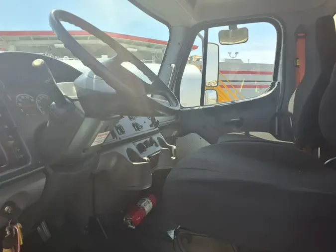 2019 FREIGHTLINER/MERCEDES M2 106