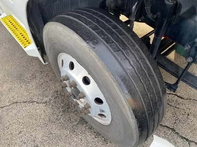 2023 Volvo VNR64T400