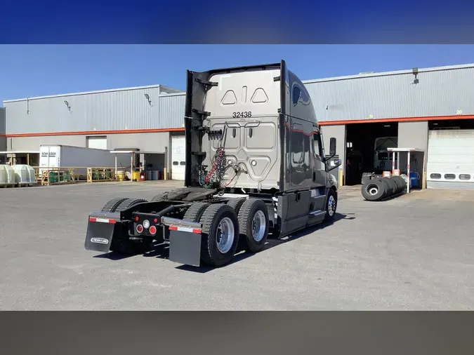 2024 Freightliner Cascadia 126