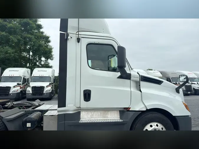 2020 Freightliner Cascadia 126
