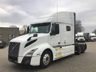 2021 VOLVO VNL740