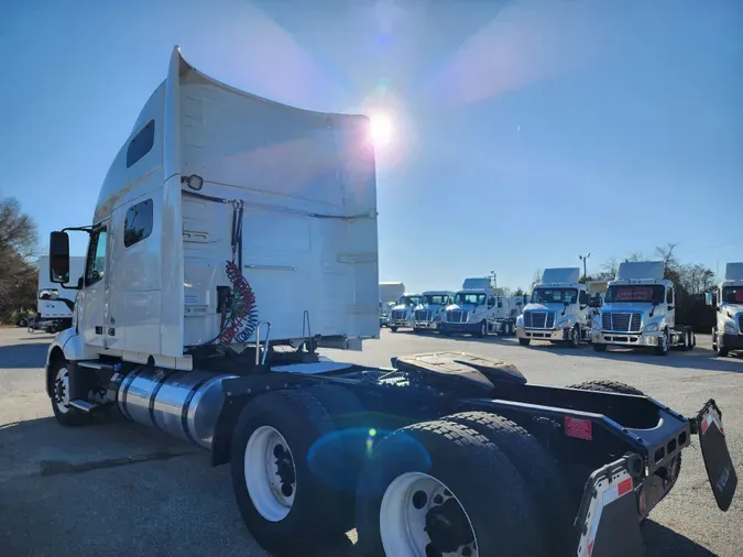 2019 VOLVO VNL64T-760