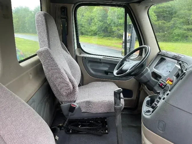 2017 Freightliner X12542ST