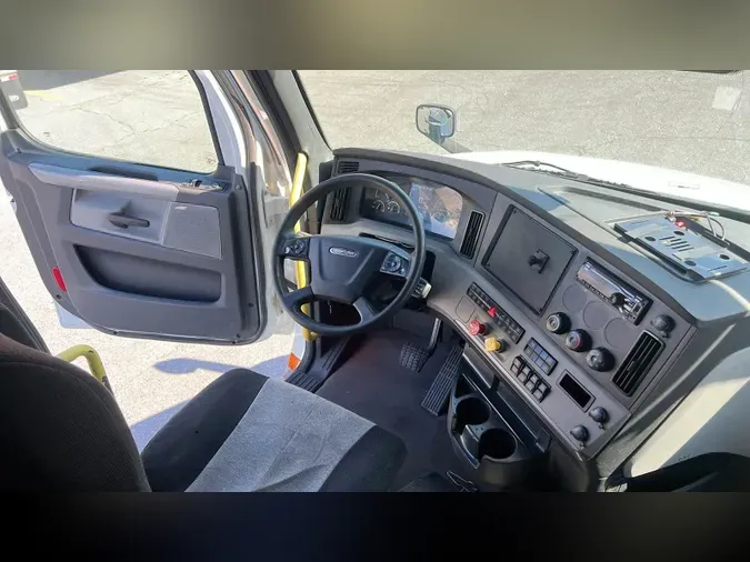 2022 Freightliner Cascadia 126