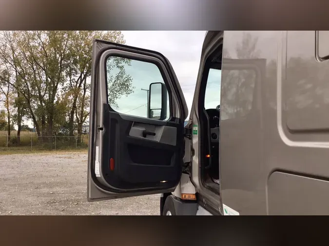 2021 Freightliner Cascadia 126