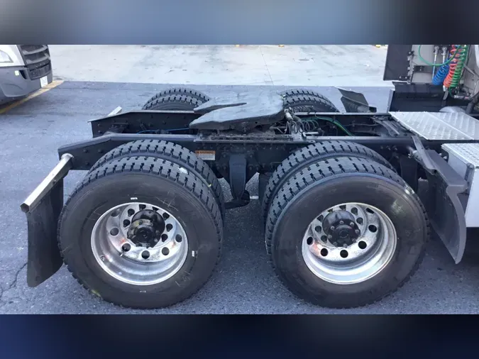 2022 Freightliner Cascadia 126b0f596c3b458026710085e3eb48d5ab6