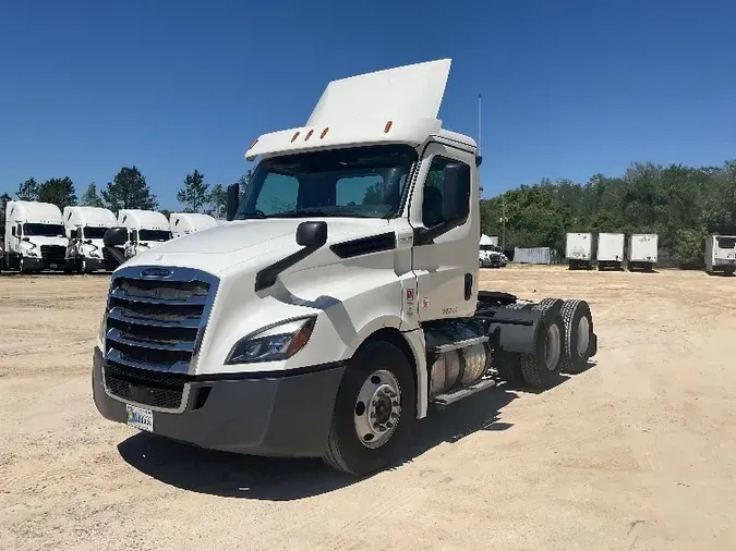 2018 Freightliner T12664ST