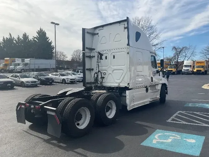 2018 Freightliner X12564ST