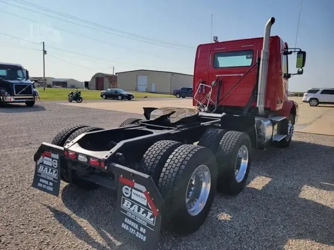 2014 VOLVO VHD64BT200