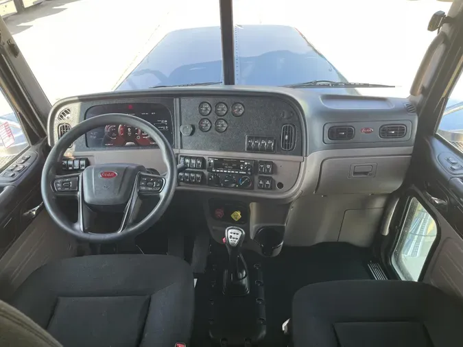 2023 Peterbilt 389