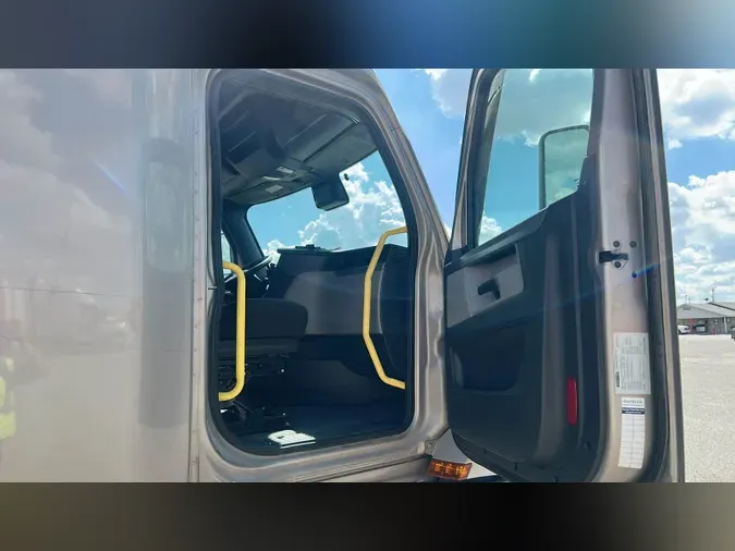 2022 Freightliner Cascadia 126
