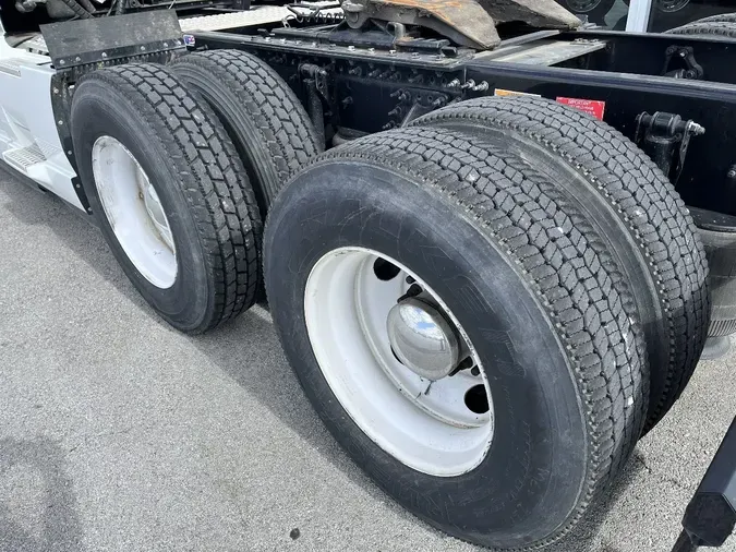 2021 VOLVO VNL64T860