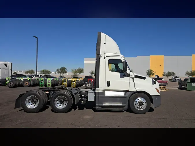 2020 Freightliner Cascadia 126
