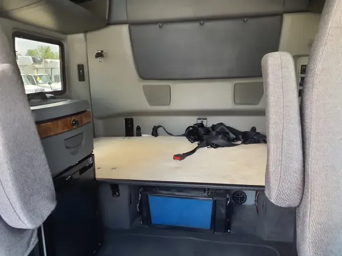 2019 NAVISTAR INTERNATIONAL LT625 SLPR CAB