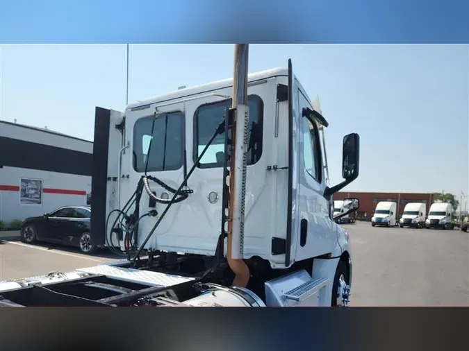2020 FREIGHTLINER CA126