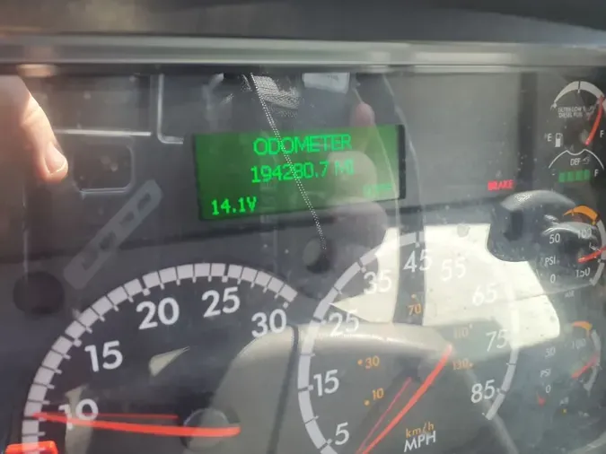 2018 FREIGHTLINER M2 106