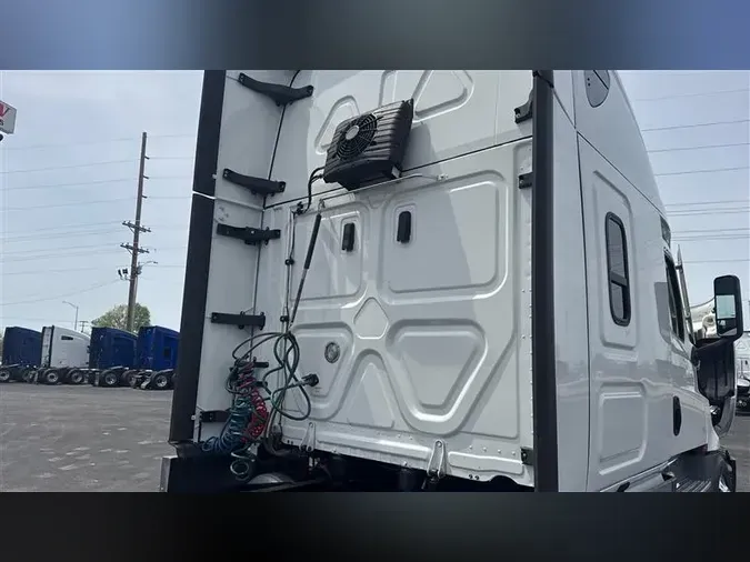 2021 FREIGHTLINER CA126