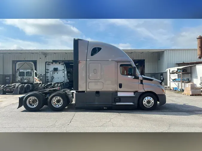 2025 Freightliner Cascadia 126b123b7609b9d81595f19415033eb2e65