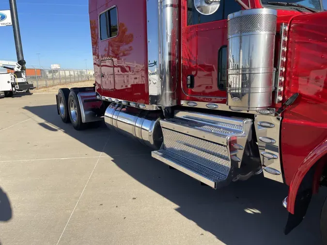 2020 Peterbilt 389