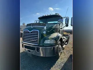 2017 MACK CXU613