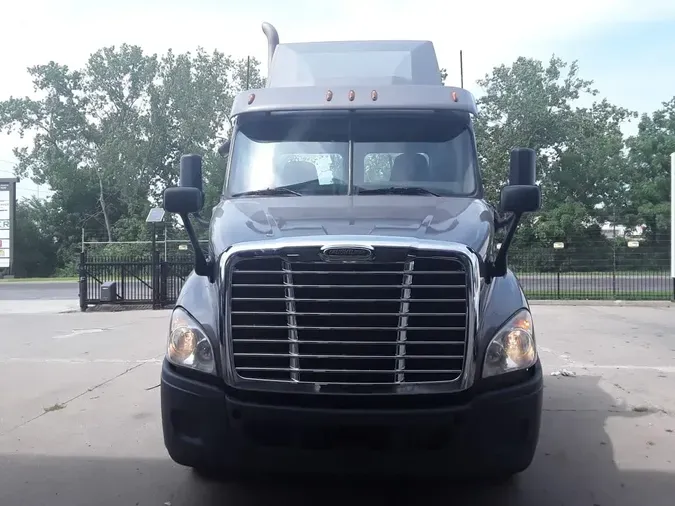 2019 FREIGHTLINER CASCADIA 113