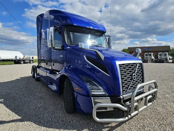 2024 VOLVO VNL64T760