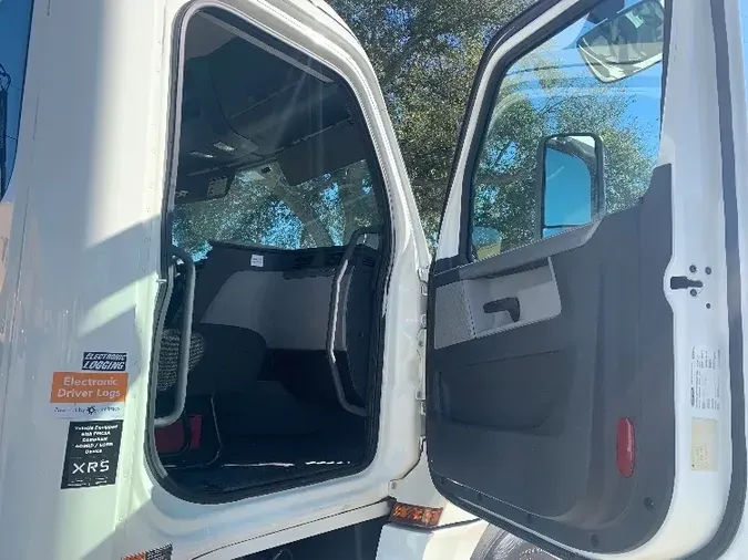 2019 Freightliner T12664ST